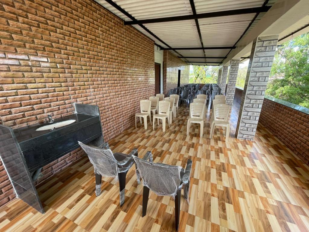 Hotel Phoenix Lonavala Eksteriør billede
