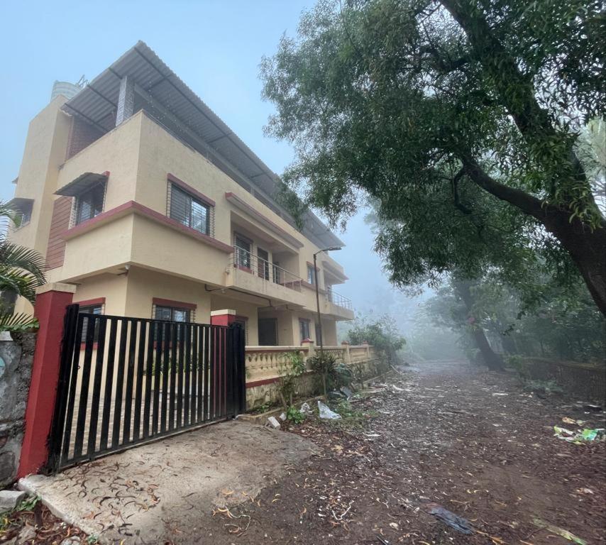 Hotel Phoenix Lonavala Eksteriør billede