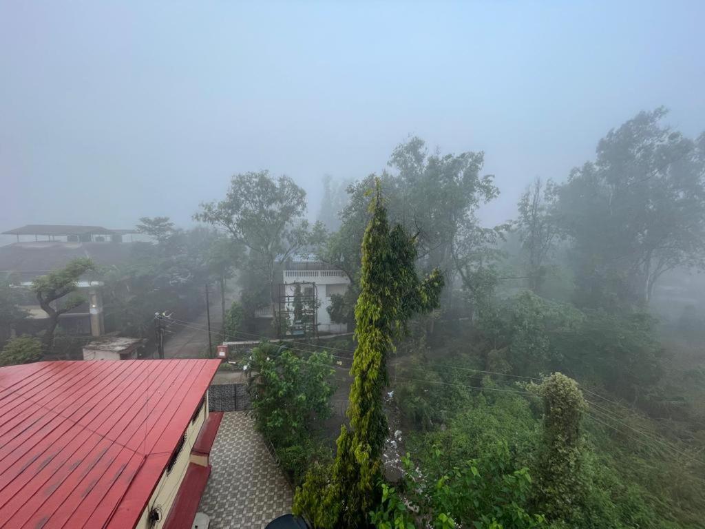 Hotel Phoenix Lonavala Eksteriør billede