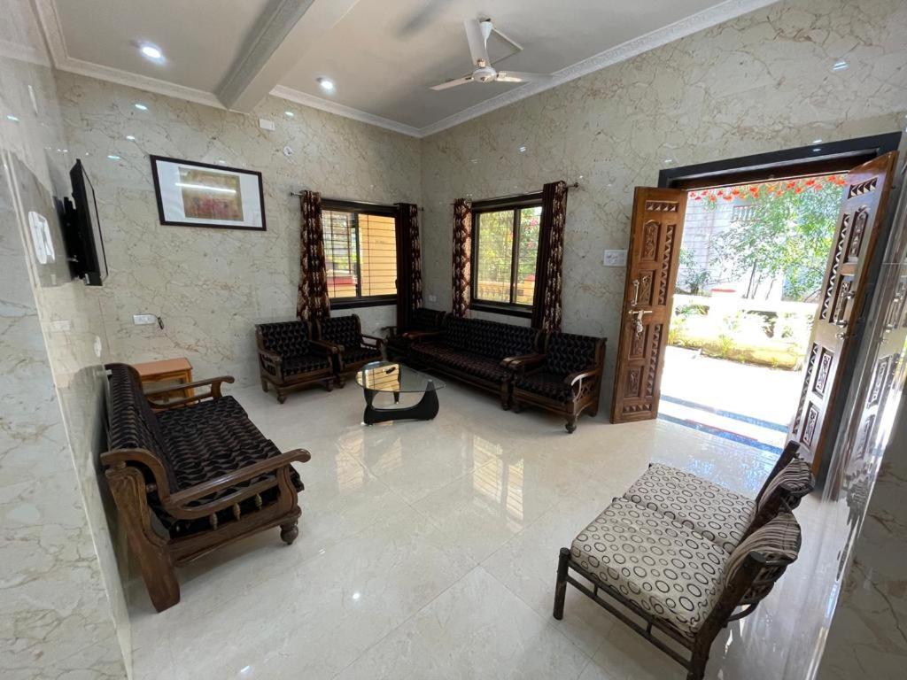 Hotel Phoenix Lonavala Eksteriør billede